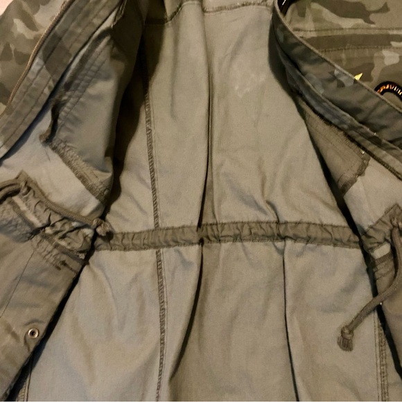 NWOT Green canvas camo utility jacket with mystical /paranormal patches - Picture 9 of 9